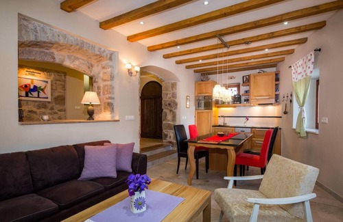 Pitve Casa | Holiday Home Secret Garden