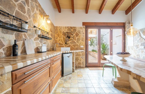 Arta Casa | Casa de vacaciones 'Sol Y Luna' con vistas a la montaña, Wi-Fi y aire acondicionado