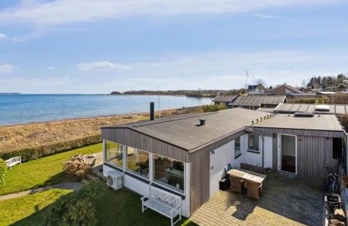 Broager Casa | Holiday Home Solbritt - 30m from the sea by Interhome