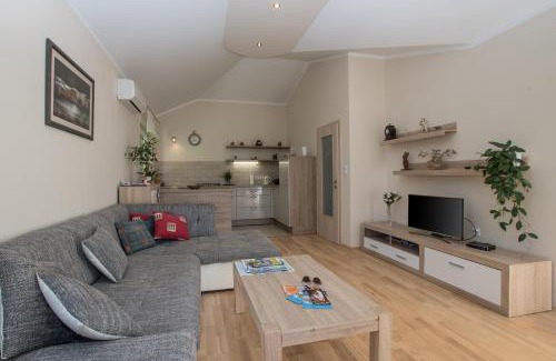 Kastel Casa | Holiday Home Suzana 1276