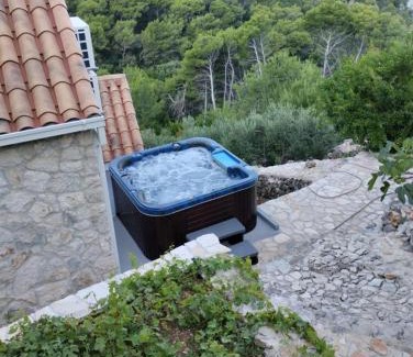 Zivogosce Casa | Holiday home Sweet Shelter with jacuzzi