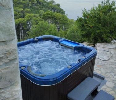Zivogosce Casa | Holiday home Sweet Shelter with jacuzzi