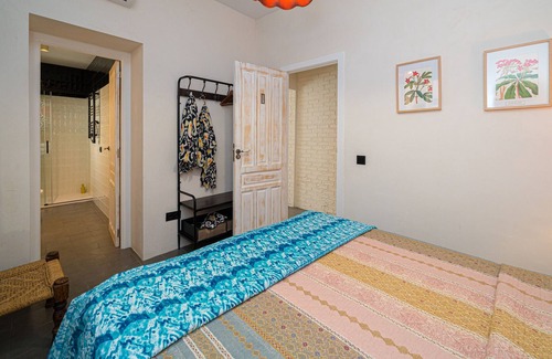 Aigues Casa | Holiday Home 'The 2 Rooms' with Private Terrace, Wi-Fi and Air Conditioning