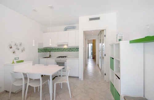 Arenzano Casa | Holiday Home 'The Green House' with Shared Pool and Private Terrace