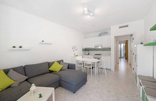 Arenzano Casa | Holiday Home 'The Green House' with Shared Pool and Private Terrace