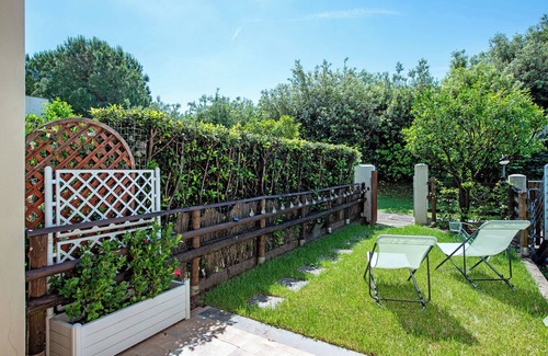 Arenzano Casa | Holiday Home 'The Green House' with Shared Pool and Private Terrace
