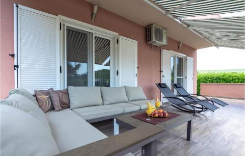 Trilj Casa | Holiday Home Trilj 85 With Outdoor Swimmingpool