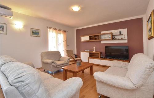 Trilj Casa | Holiday Home Trilj 85 With Outdoor Swimmingpool