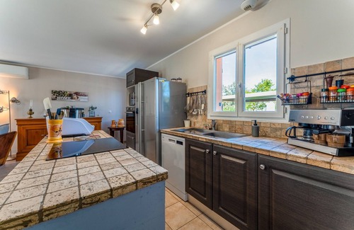 Mejannes-le-Clap Casa | Holiday Home 'Villa' with Private Pool, Wi-Fi and Air Conditioning