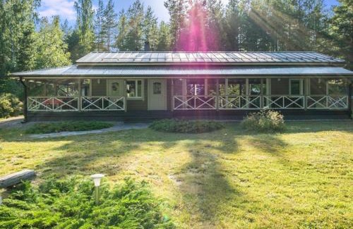 Isnas Casa | Holiday Home Villa blombacka by Interhome