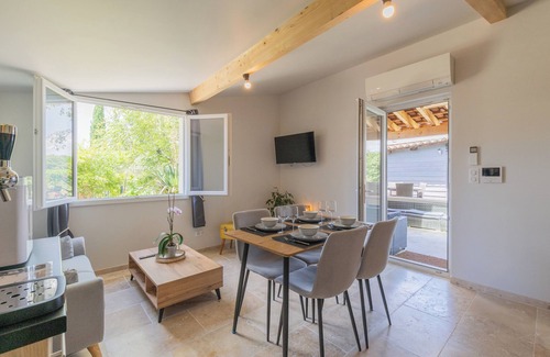 Pradons Casa | Casa de vacaciones 'Villa Chardonnay' con terraza privada, Wi-Fi y aire acondicionado