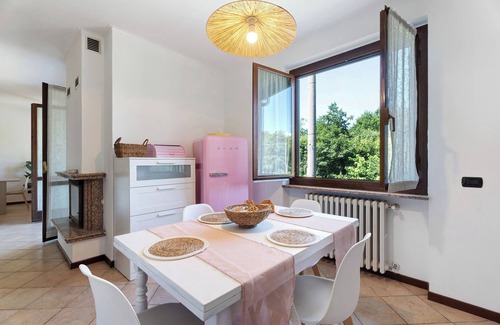 Angera Casa | Casa de vacaciones 'Villa Fox' con jardín compartido, balcón y Wi-Fi