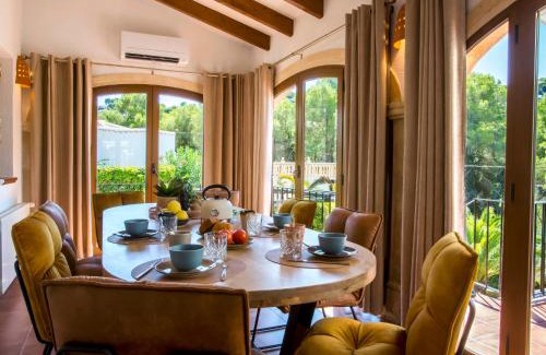 El Tosalet Casa | Holiday Home Villa Rubi by Interhome