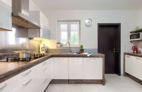 Liznjan Casa | Holiday Home Villa Vela by Interhome