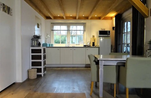 Warmenhuizen Casa | Holiday home Warmhuisje in Warmenhuizen. Suitable for 2 persons.