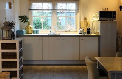 Warmenhuizen Casa | Holiday home Warmhuisje in Warmenhuizen. Suitable for 2 persons.
