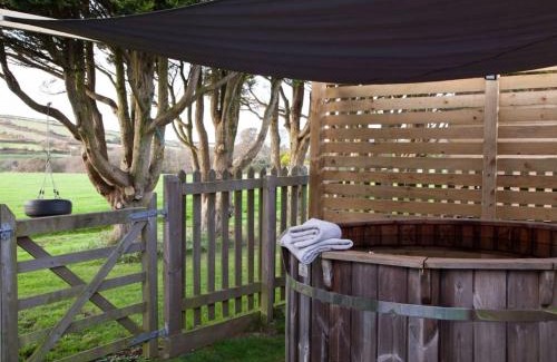 Helford Passage Casa | Holiday Home Wheal Francis by Interhome