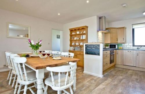 Helford Passage Casa | Holiday Home Wheal Francis by Interhome