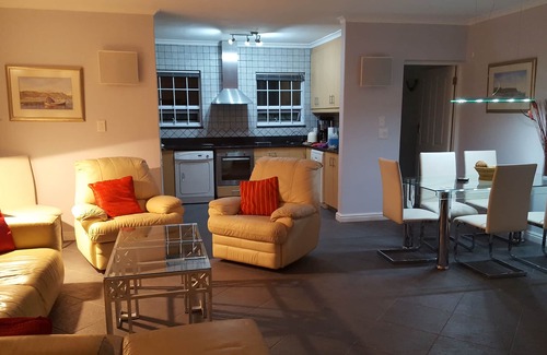 Constantia Cabaña | Cabernet Cottage En Constantia Cottages