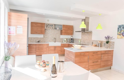 Sorgues Casa | Holiday home with airco in beautiful wine region