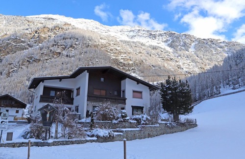 Zwieselstein Casa | Holiday home with balcony and ski storage