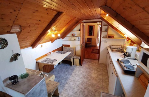 Heviz Casa | Casa vacacional con aire acondicionado y balcón