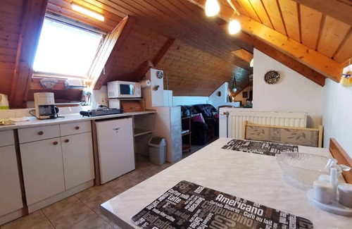 Heviz Casa | Casa vacacional con aire acondicionado y balcón