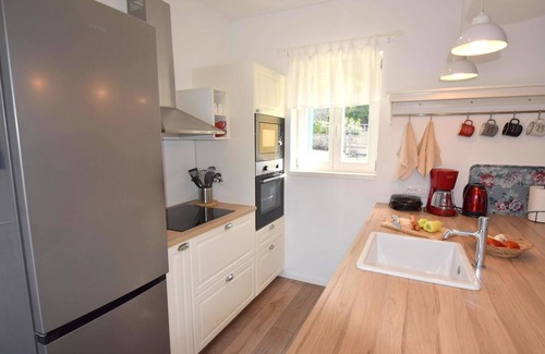 Bogovici Casa | Casa vacacional con patio, aire acondicionado