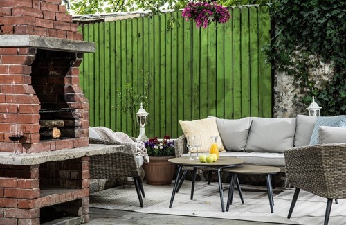 Cluj-Napoca Villa | Casa de vacaciones con piscina climatizada al aire libre hasta 12 personas.