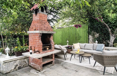 Cluj-Napoca Villa | Casa de vacaciones con piscina climatizada al aire libre hasta 12 personas.