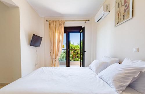 Polichrono Casa | Holiday home with panoramic view of the forest