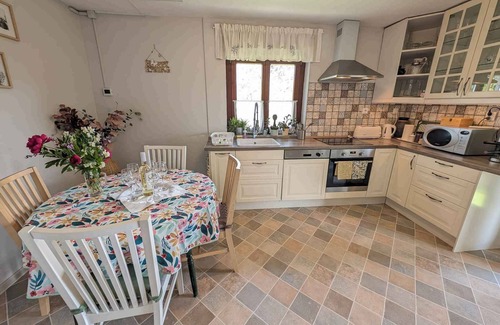 Pakozd Casa | Casa vacacional con panorama e internet