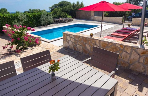 Garica Casa | Holiday home with pool and fenced garden