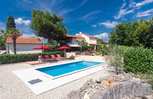 Garica Casa | Holiday home with pool and fenced garden