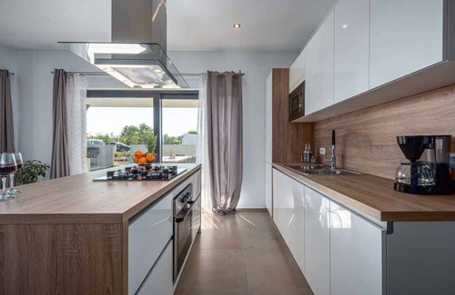 Mali Vareski Casa | Holiday home with pool and sun loungers