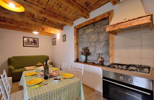 Buzet Casa | Casa vacacional con piscina y aire acondicionado