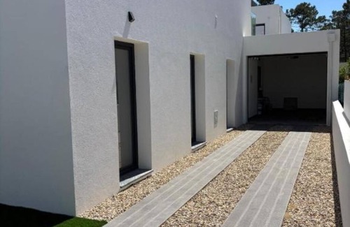 Corroios Casa | Holiday home with pool 15 minutes walk from the beach and 5 minutes from Aroeira golf course