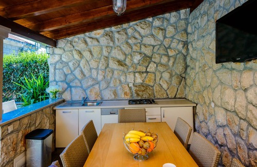 Zaton Casa | Holiday Home with Private heated Pool, Sea view & Basketball Court