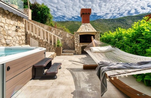 Zaton Casa | Holiday Home with Private heated Pool, Sea view & Basketball Court
