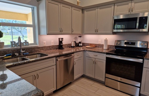 Rotonda Heights Casa | Holiday home with a picturesque view of the lake