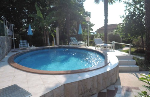 Opric Casa | Casa vacacional con piscina