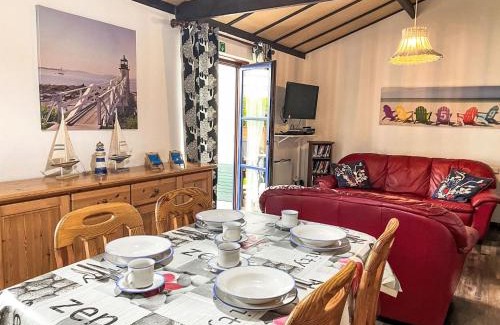 Bredene Casa | Holiday Home Zeewind 145 by Interhome