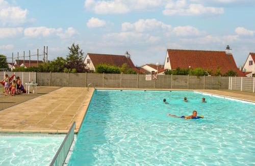 Bredene Casa | Holiday Home Zeewind 145 by Interhome
