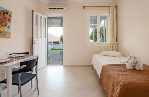 Spartia Casa | Casa de vacaciones "Zoumpouli 3" con vistas al mar, jardín y Wi-Fi