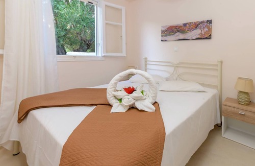 Spartia Casa | Casa de vacaciones "Zoumpouli 3" con vistas al mar, jardín y Wi-Fi