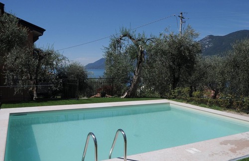 Magugnago Apartamento | Vrbo Property