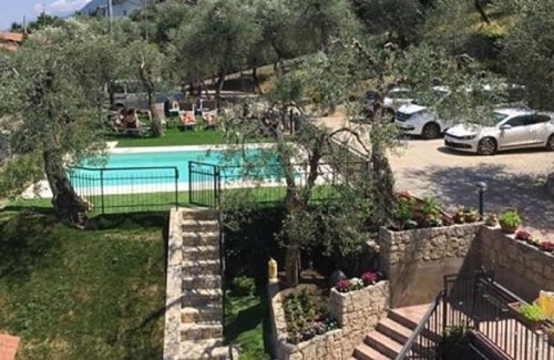 Magugnago Apartamento | Vrbo Property