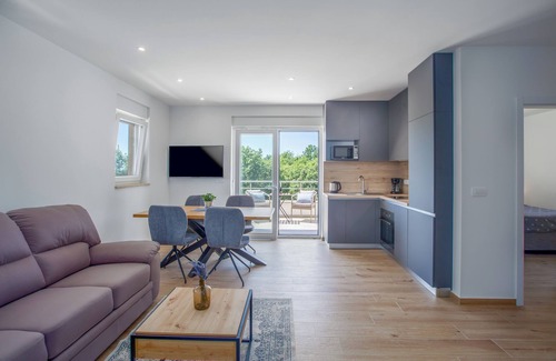 Fiorini Casa | Un apartamento Čančar con piscina