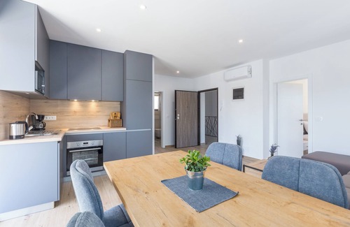 Fiorini Casa | Un apartamento Čančar con piscina