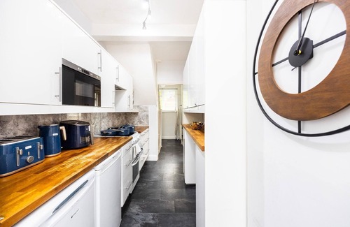 Caterham Casa | Holiday house Caterham for 2 - 8 persons with 4 bedrooms - Holiday home